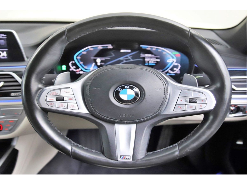 2020 BMW 7 Series - image 16