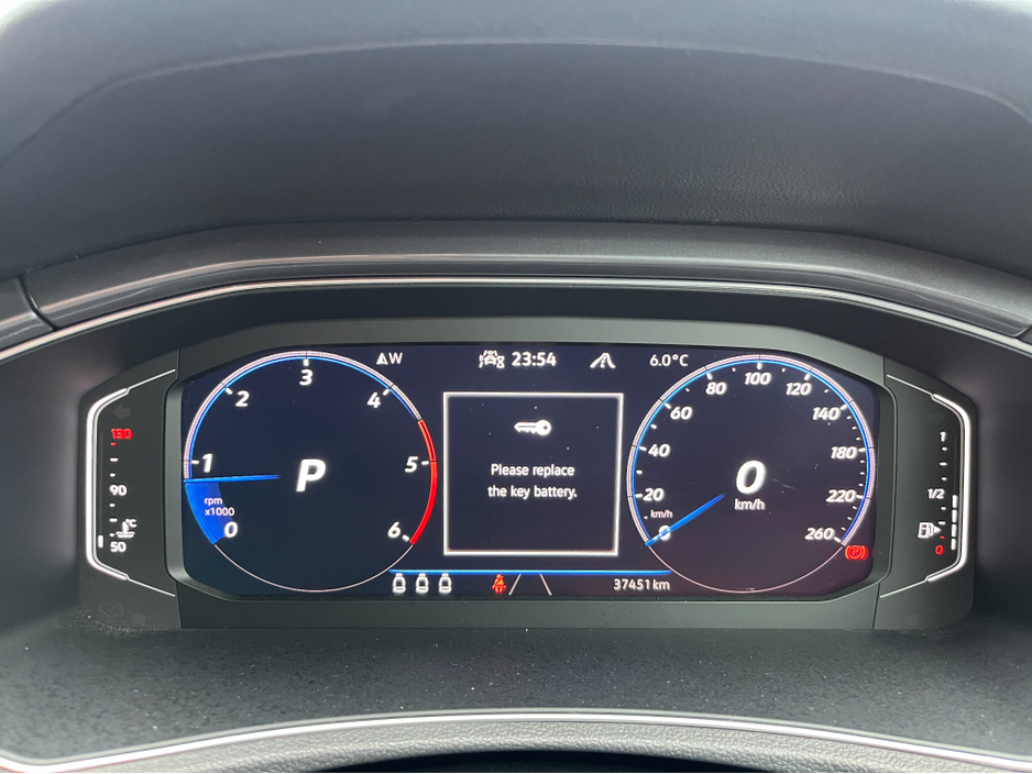 2021 Volkswagen T-Roc R-LINE AUTOMATIC 2.0 DIESEL //LOW MILES//HALF LEATHER SEATS//ADAPTIVE CRUISE CONTROL//REVERSE CAMERA//KEYLESS ENTRY// €27,950