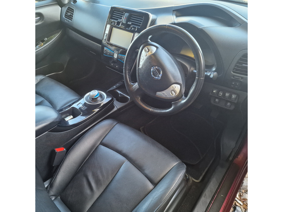 2014 Nissan Leaf - image 8