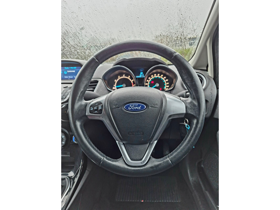 2017 Ford Fiesta - image 14