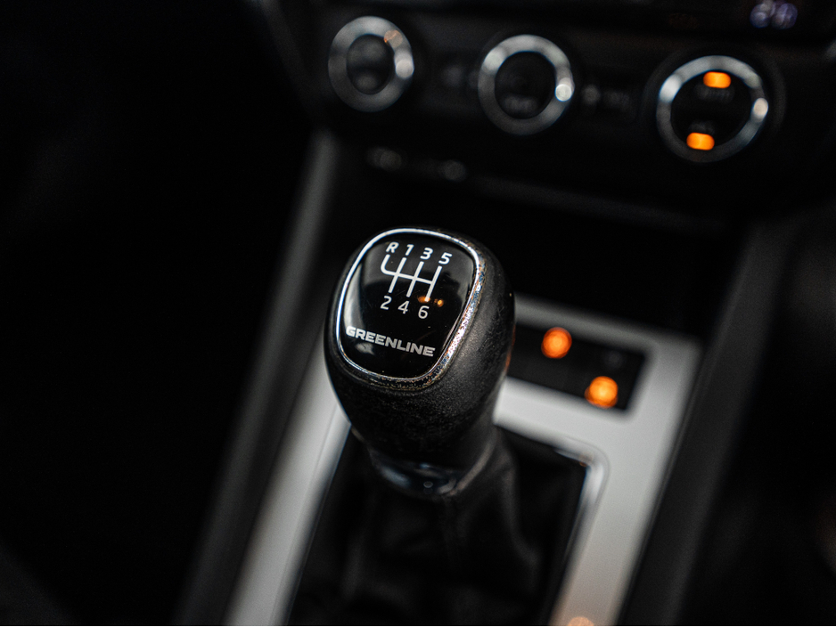 2015 Skoda Octavia - image 24