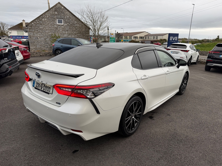 2023 Toyota Camry - image 3