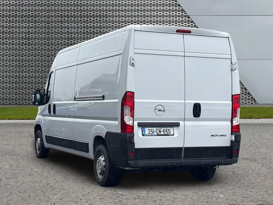 2025 Opel Movano - image 2