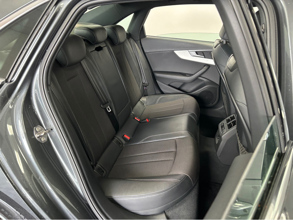 2017 Audi A4 - image 14