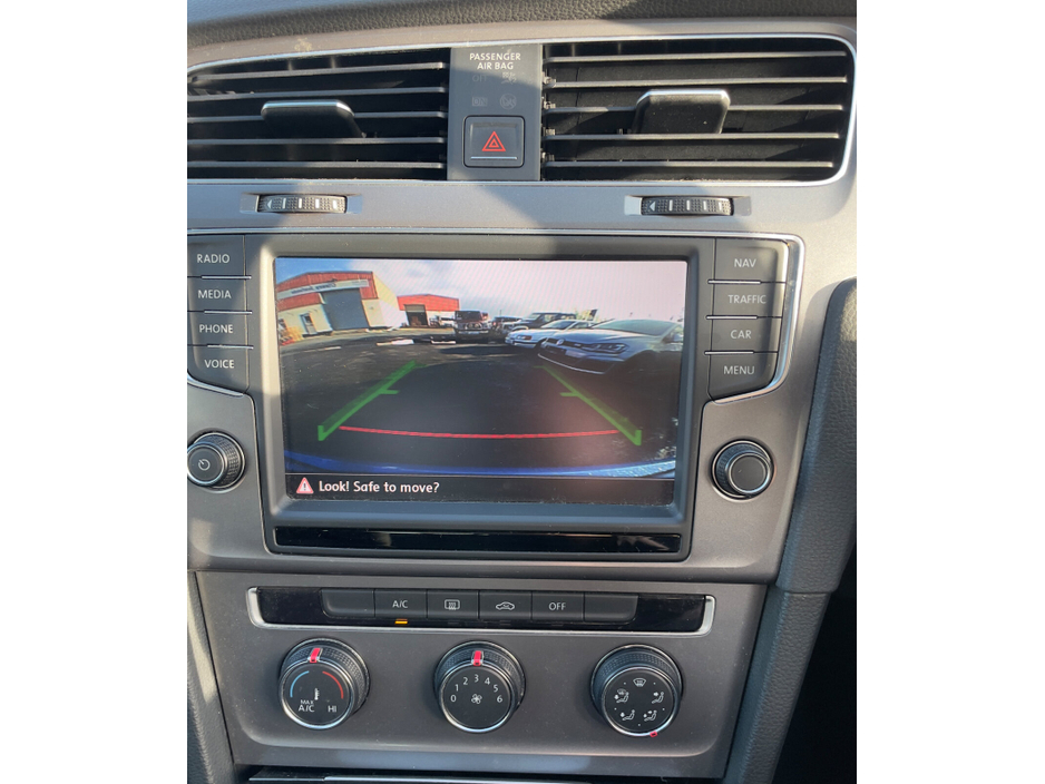 2016 Volkswagen Golf - image 10