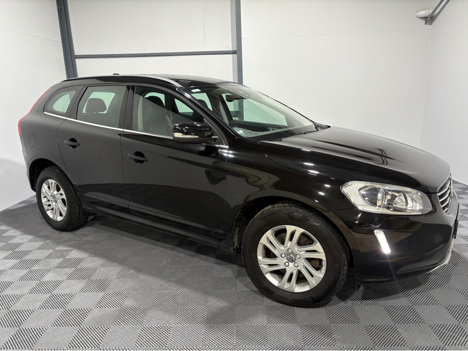 2017 Volvo XC60 SE NAV D4 2.0 TD B4 R-DESIGN MHEV 197BHP €15,950