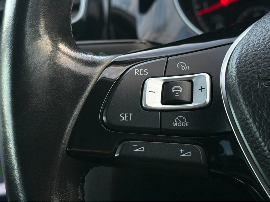 2014 Volkswagen Golf - image 13