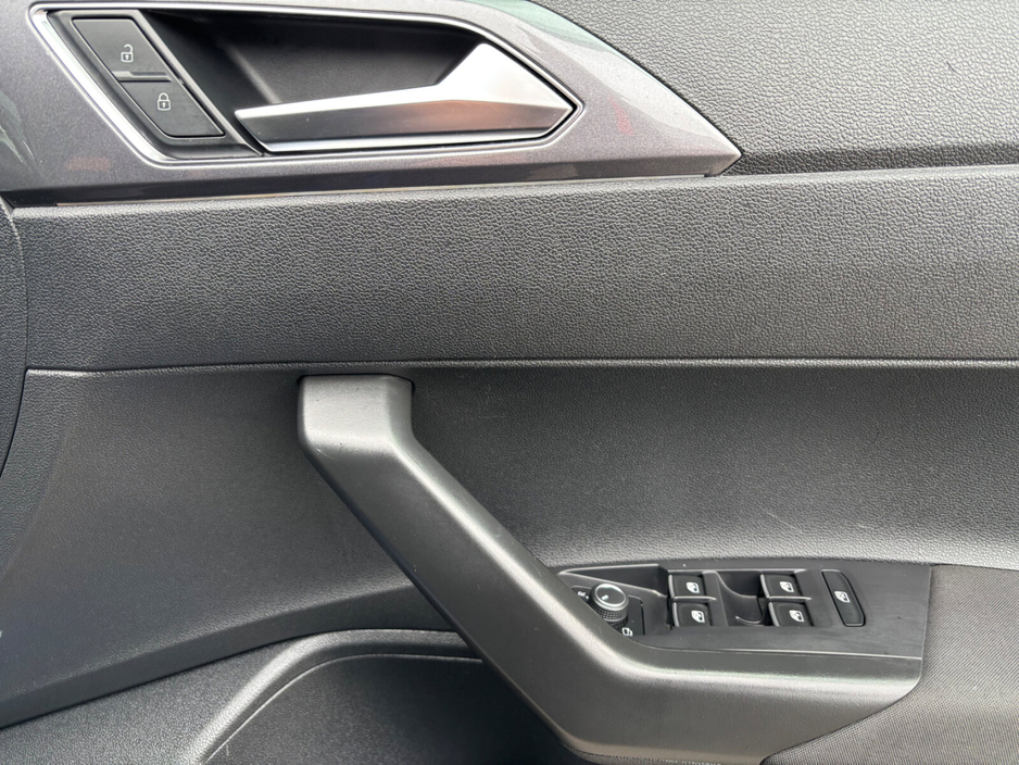 2023 Volkswagen Taigo - image 29