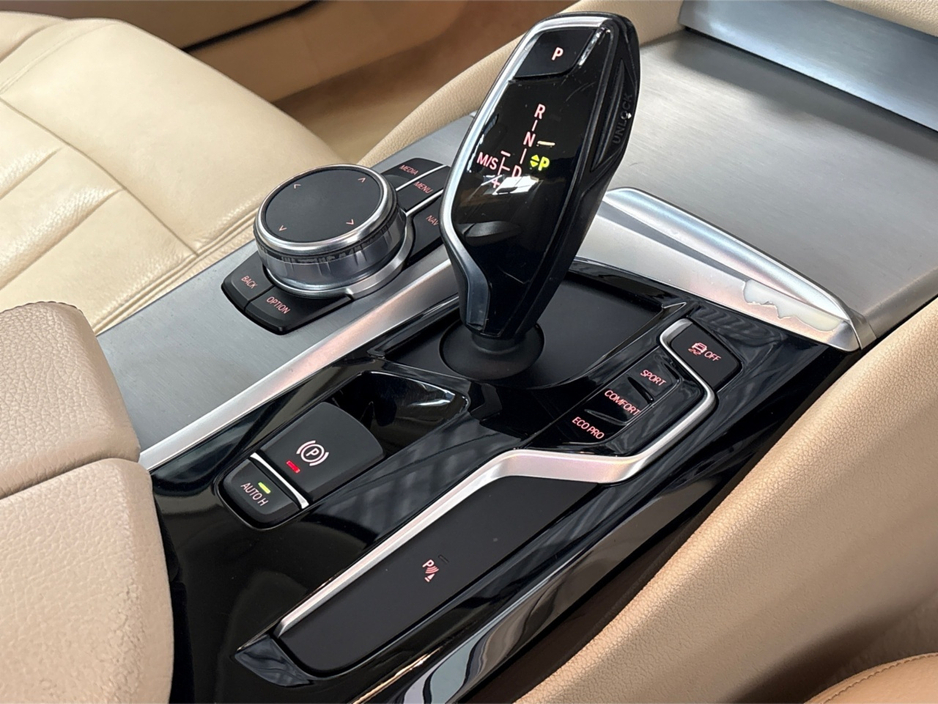 2017 BMW 5 Series SE**MULTIFUNCTIONAL STEERING WHEEL**TOUCH SCREEN MEDIA DISPLAY**PARKING SENSORS**DRIVE MODES**BLUETOOTH**KEYLESS START**FRONT HEATED SEATS**CREAM LEATHER INTERIOR**AMBIENT LIGHTING** €21,995