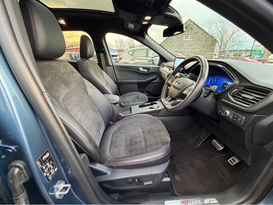 2022 Ford Kuga - image 4