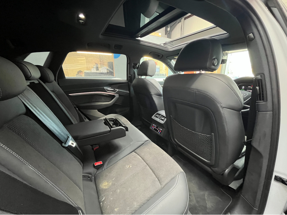 2022 Audi e-tron - image 19