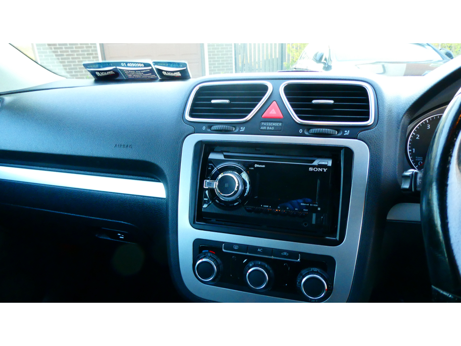 2010 Volkswagen Scirocco - image 6