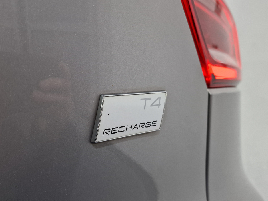 2022 Volvo XC40 T4 RECHARGE PLUS DARK AUTOMATIC **ONE OWNER / APPLE CARPLAY / BLIND SPOT ASSIST / CRUISE CONTROL / ELECTRIC BOOTLID / HEATED FRONT & REAR SEATS / REVERSE CAMERA / SAT NAV / WIRELESS PHONE CHARGING** €33,900