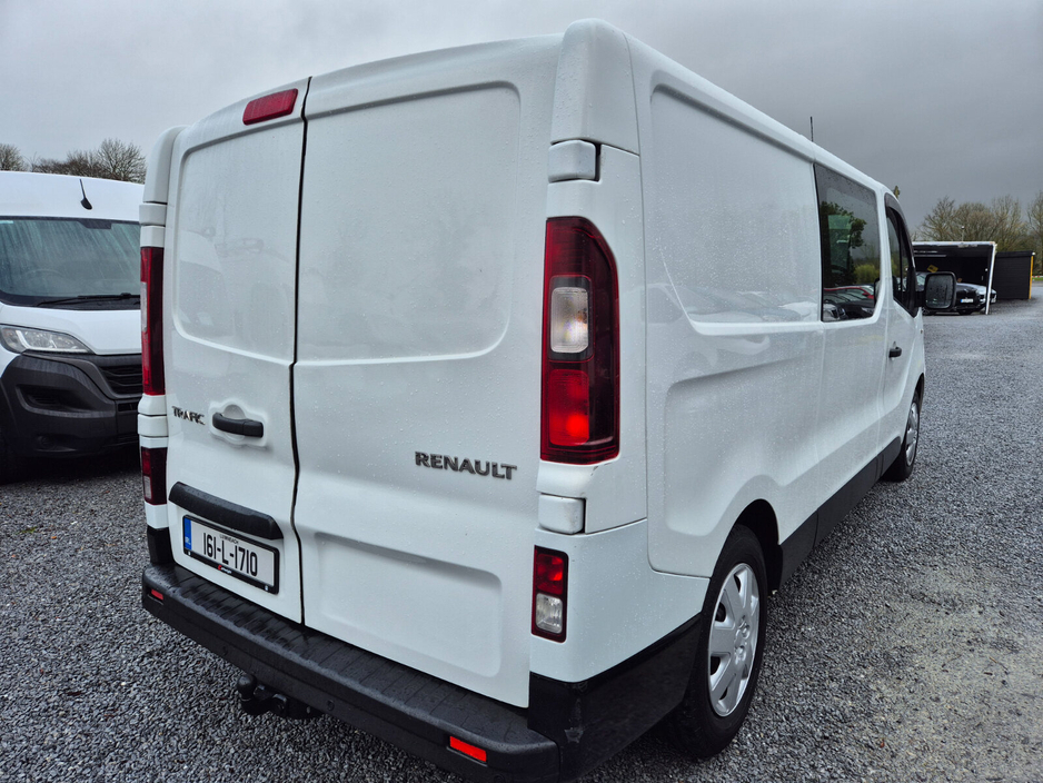 2016 Renault Trafic - image 5