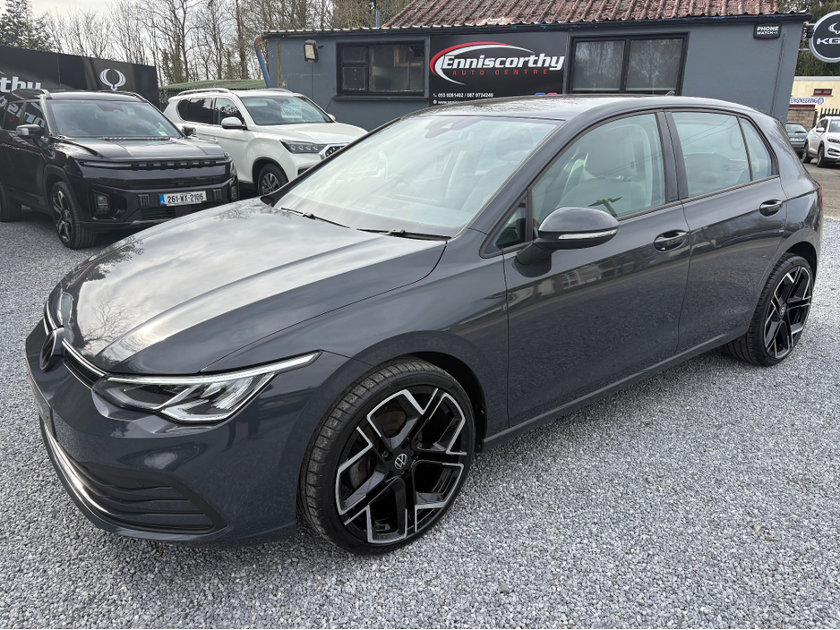 2022 Volkswagen Golf - image 3