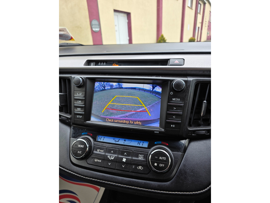 2016 Toyota Rav4 - image 11