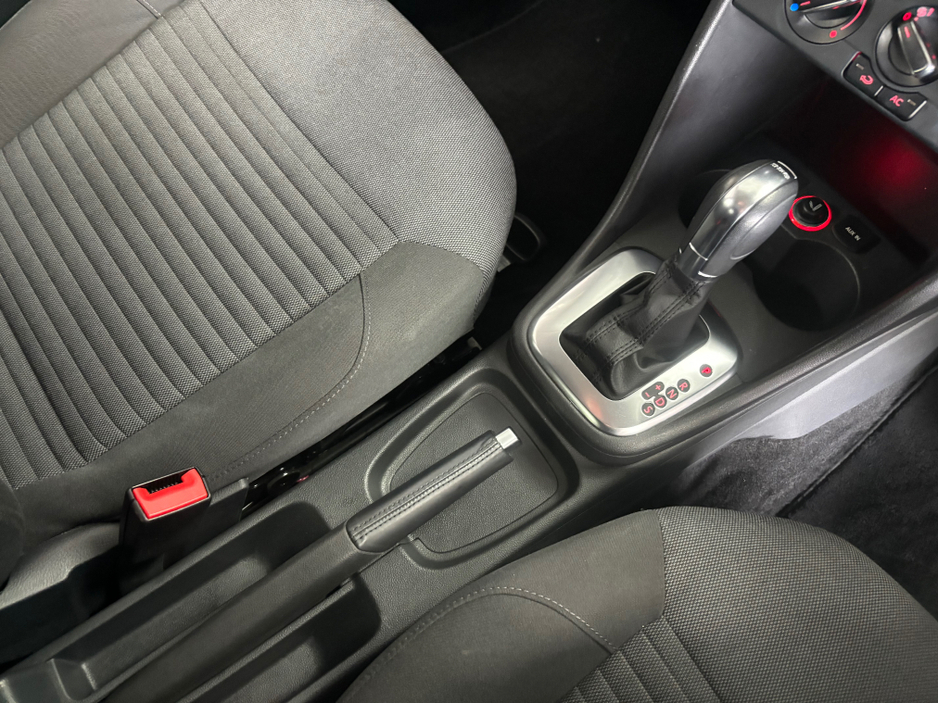 2012 Volkswagen Polo - image 9