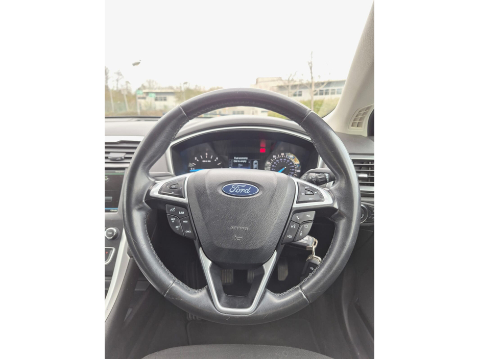 2015 Ford Mondeo - image 17