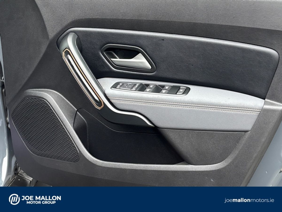 2023 Dacia Duster - image 15