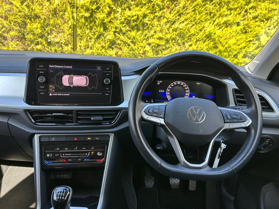 2023 Volkswagen T-Roc - image 10