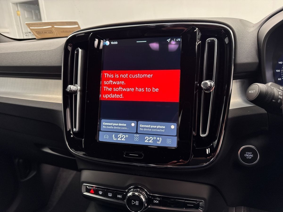 2026 Volvo XC40 - image 18