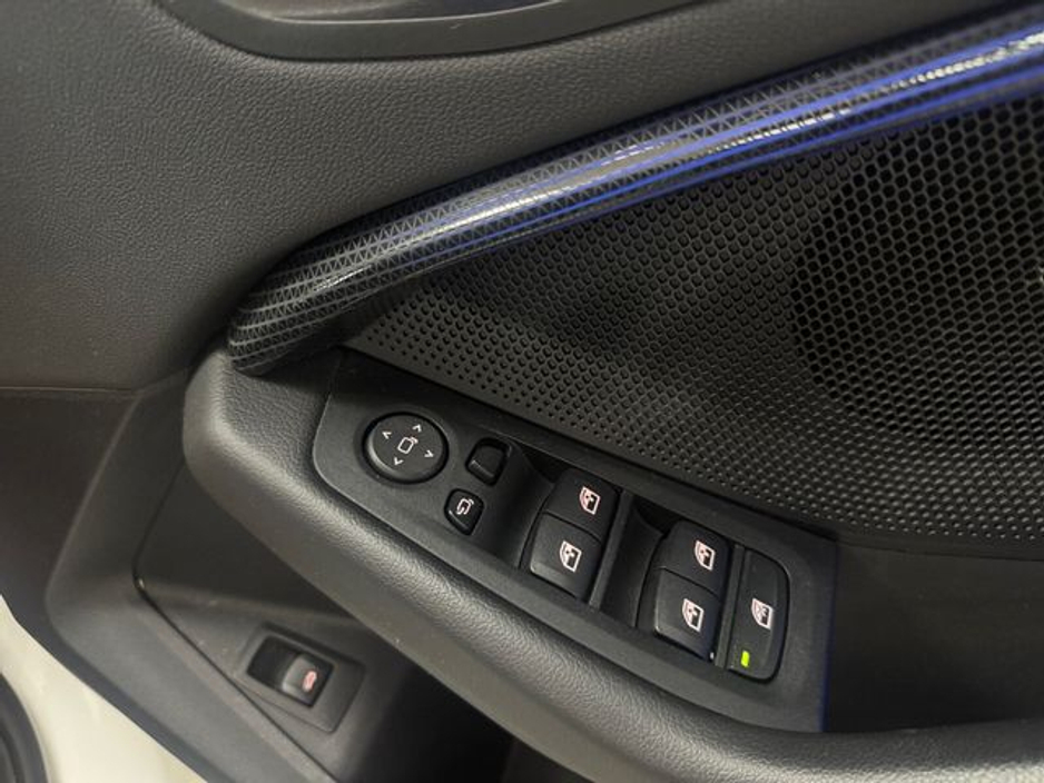 2020 BMW 1 Series - image 12