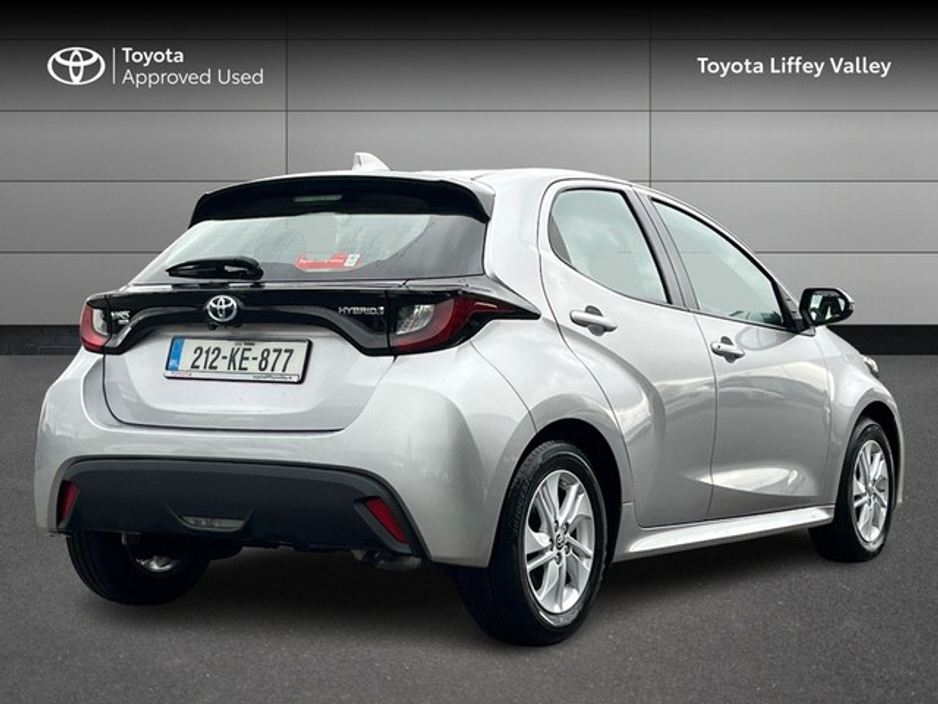 2021 Toyota Yaris - image 2