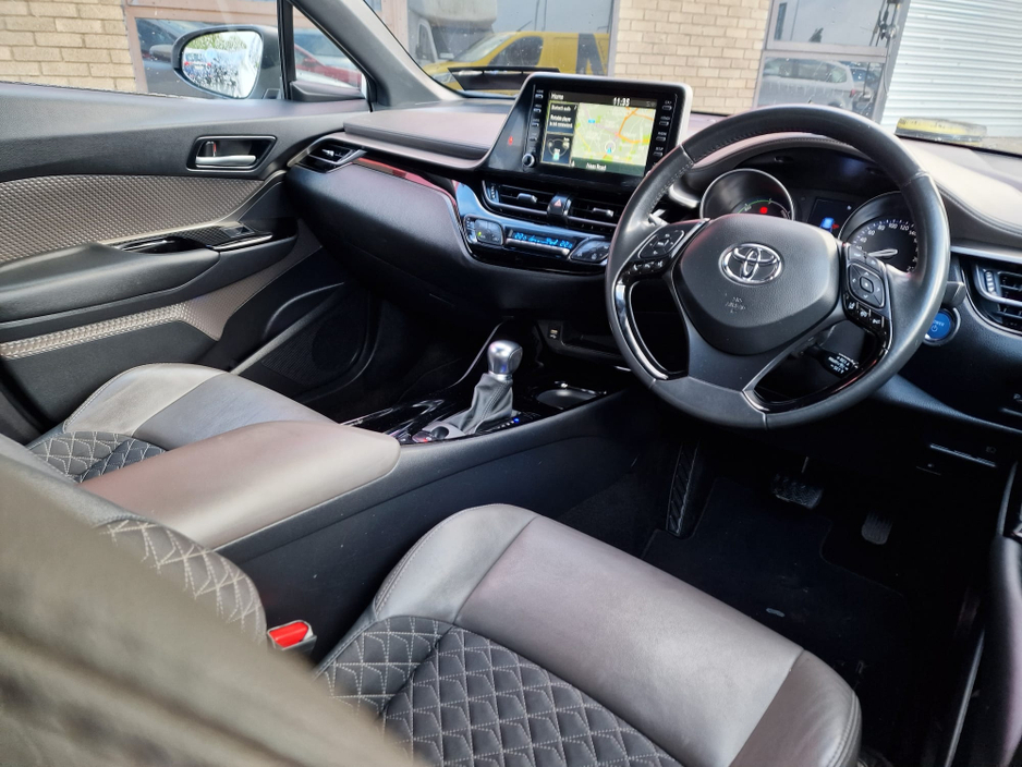 2022 Toyota C-HR 1.8 HYBRID AUTOMATIC SOL HIGH SPEC 2 KEYS 5 SEATER