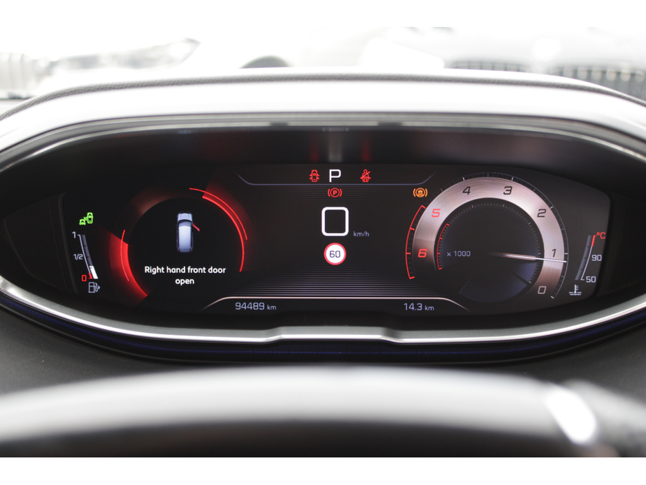 2018 Peugeot 5008 - image 12