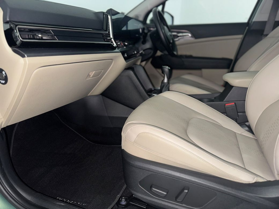 2022 Kia Sportage - image 3