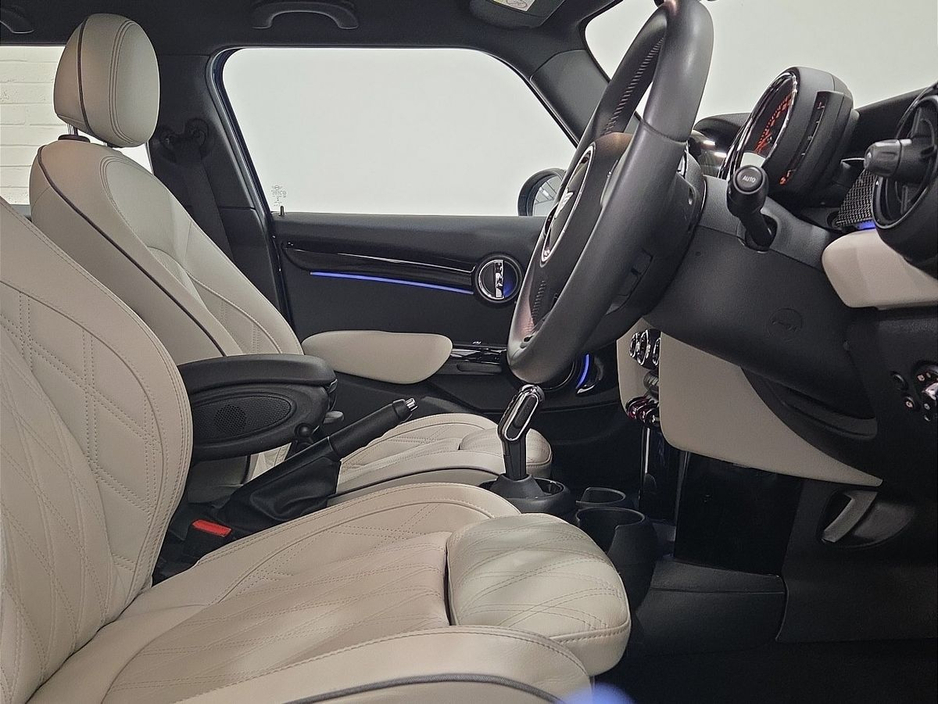 2022 MINI Hatch - image 12