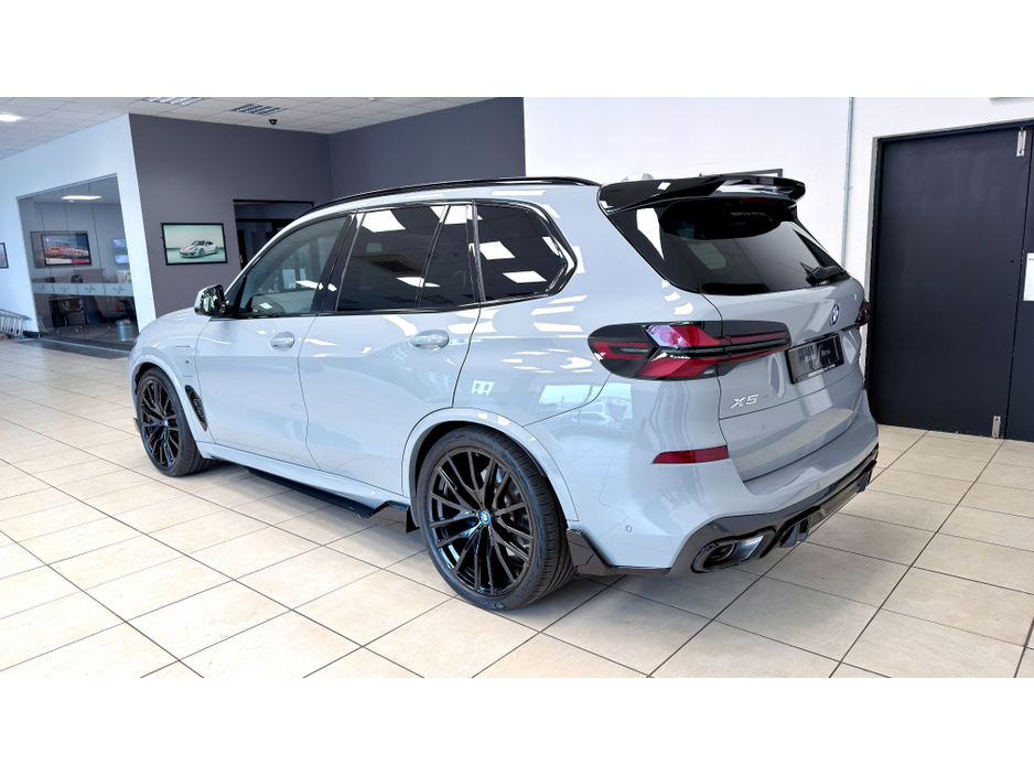 2025 BMW X5 - image 30
