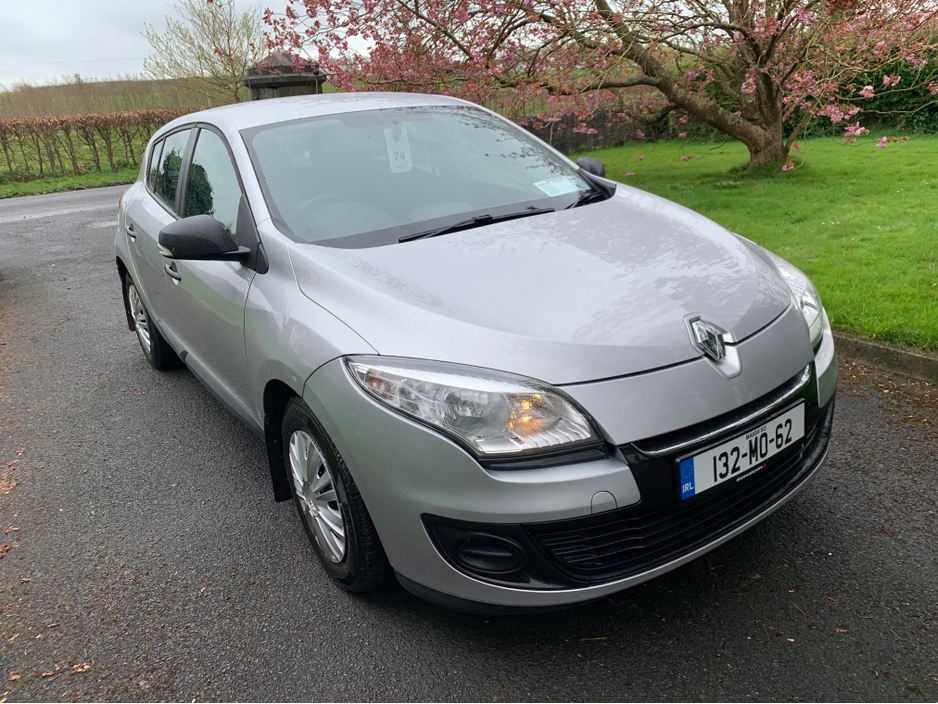 2013 Renault Megane - image 2