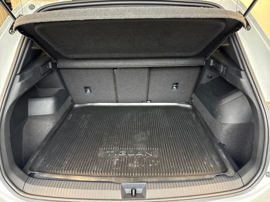 2024 Volkswagen Tiguan - image 9