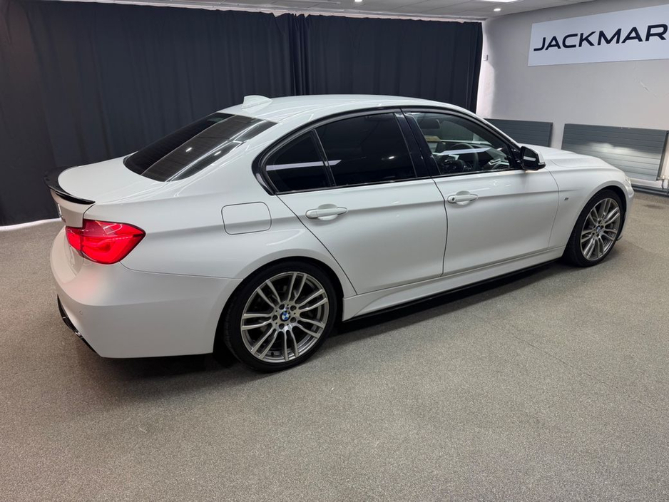 2016 BMW 3 Series - image 14