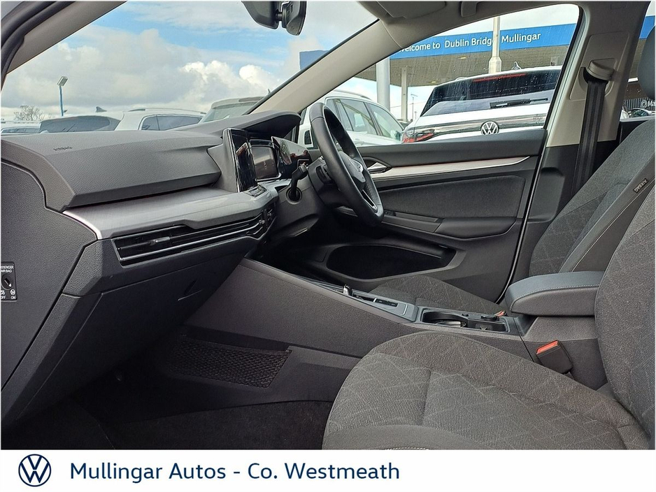 2024 Volkswagen Golf - image 4