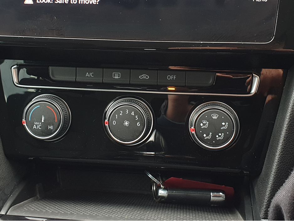 2021 Volkswagen Passat - image 23