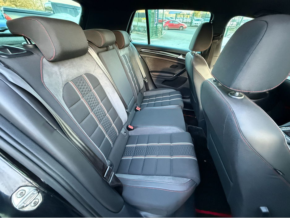 2016 Volkswagen Golf - image 12