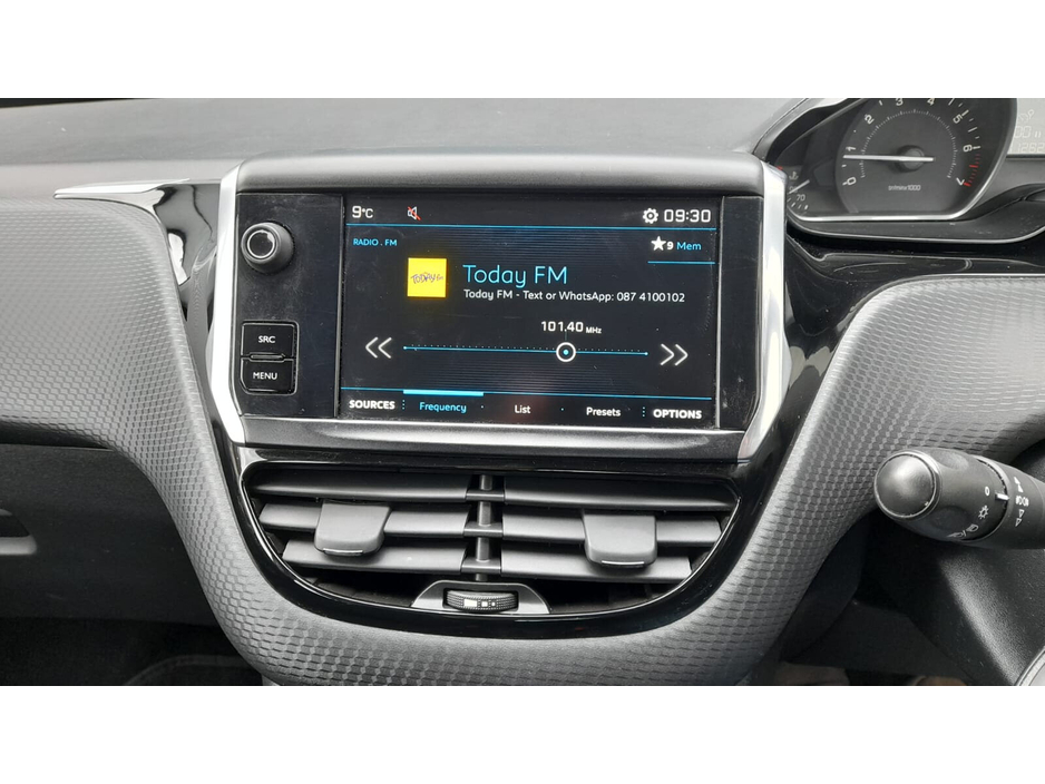 2018 Peugeot 208 - image 9