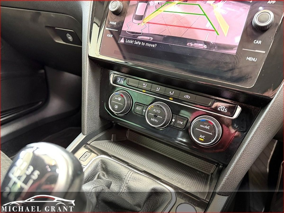 2020 Volkswagen Passat - image 22