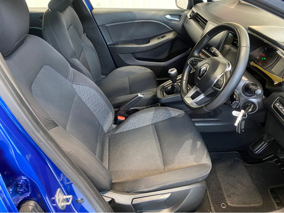 2023 Renault Clio - image 17