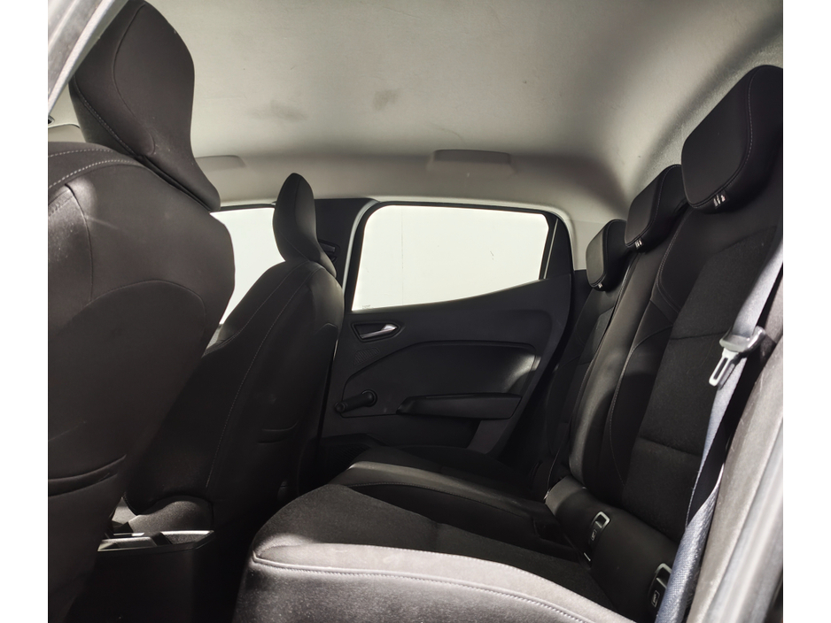 2022 Renault Clio - image 9