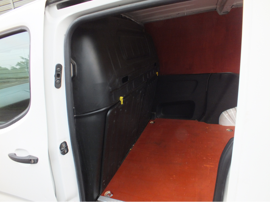 2019 Vauxhall Combo - image 6