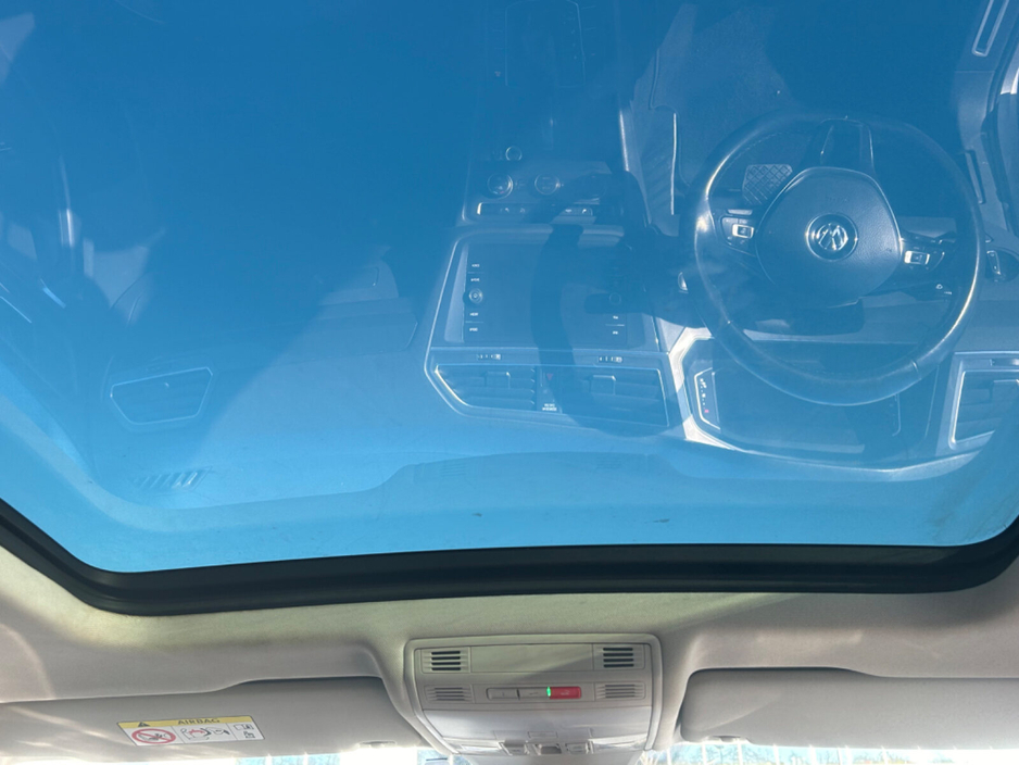 2021 Volkswagen Tiguan - image 9