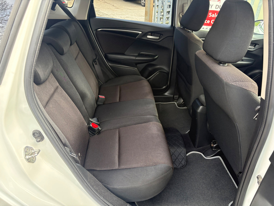 2015 Honda Fit - image 11