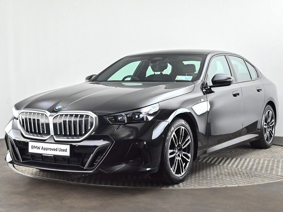 2025 BMW 5 Series - image 25