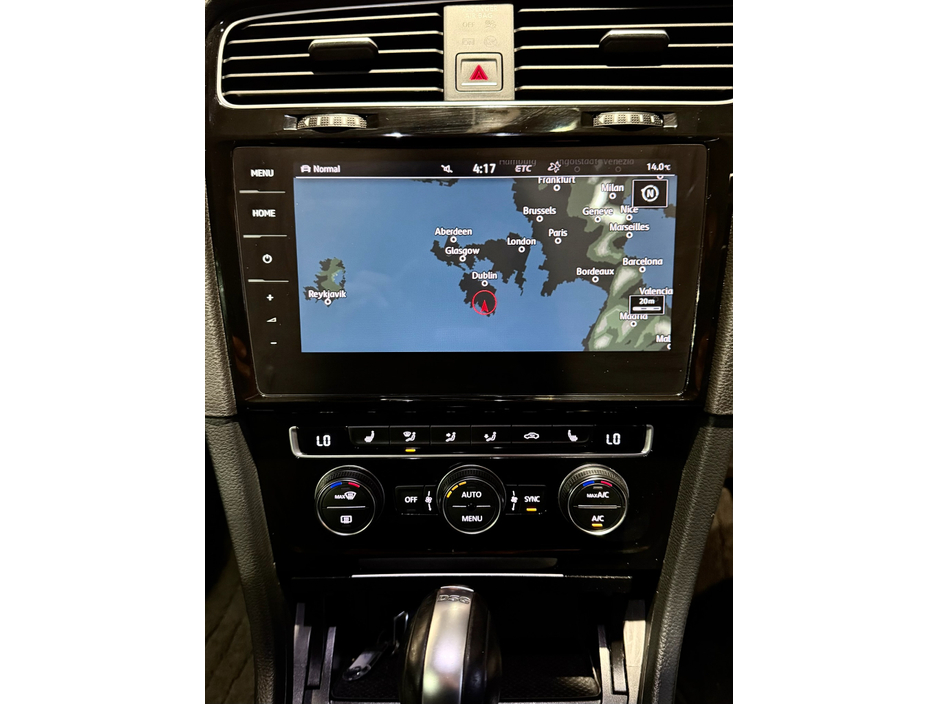 2017 Volkswagen Golf - image 15