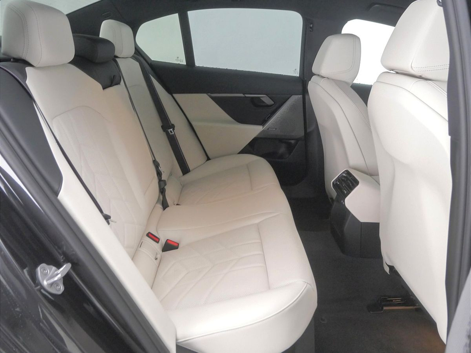 2026 BMW 5 Series - image 11