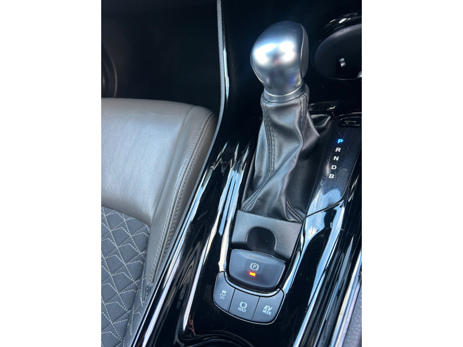 2023 Toyota C-HR 1.8 HYBRID SOL €24,850