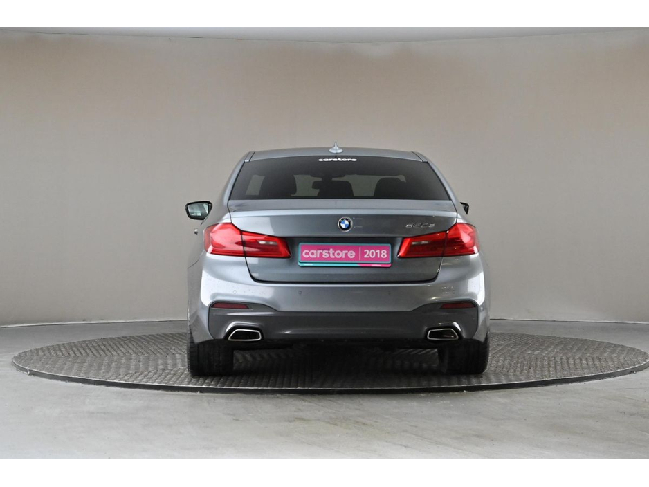 2018 BMW 5 Series - image 7